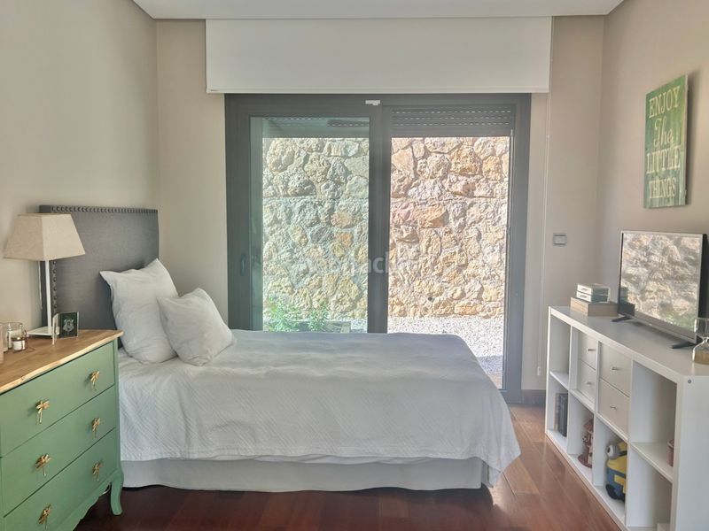 Foto de927d81-6039-4ec2-b56f-e3e053461c8a. Chalet en Pinares de San Antón Málaga