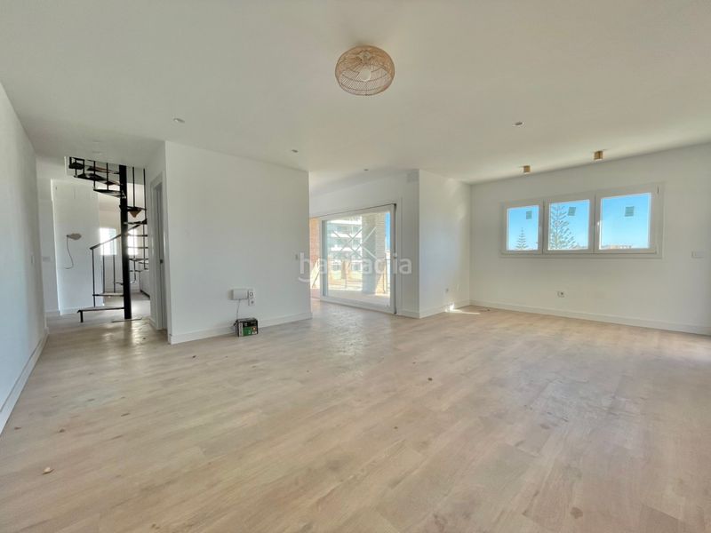 Foto ce602cd2-192a-475d-a217-3082d6680e80. Apartament amb aparcament piscina a Montemar Torremolinos