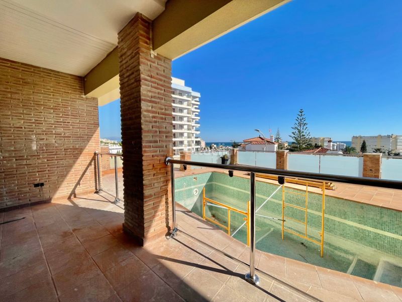 Foto ee7f3f99-a1b4-4bdd-84cb-ebb076bdc525. Apartament amb aparcament piscina a Montemar Torremolinos