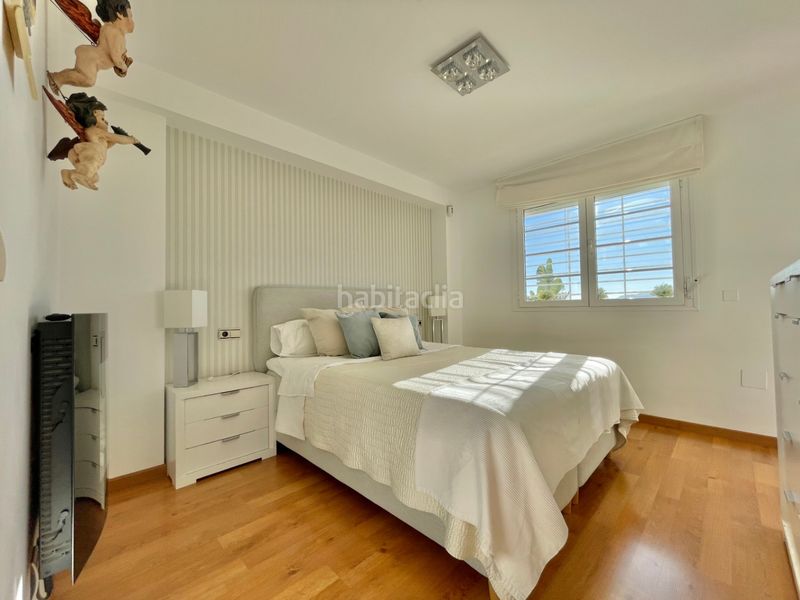 Foto 4ad3b07c-dac5-49d4-8a0b-eaf7e14e4adb. Casa aparellada amb calefacció aparcament piscina a Málaga