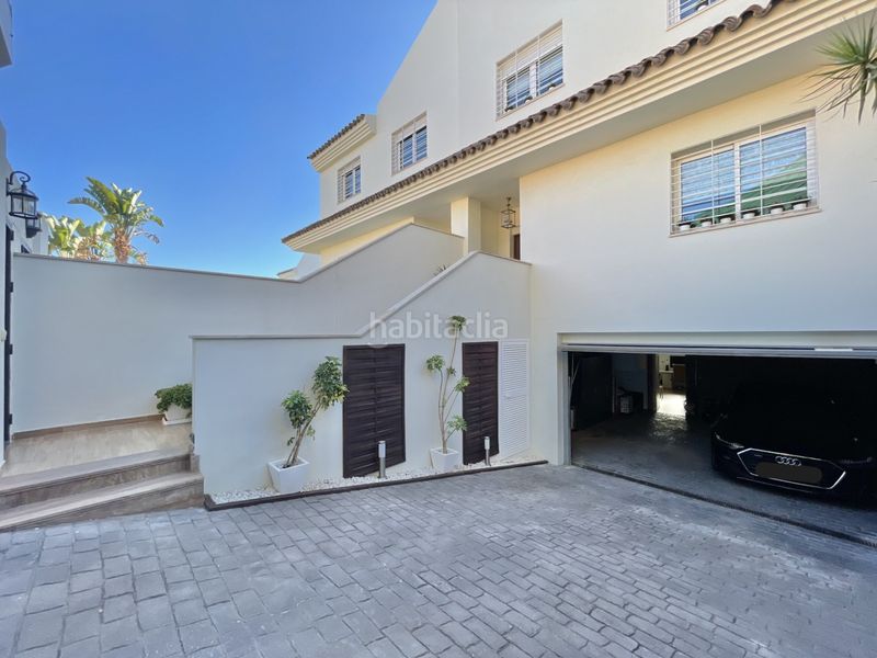 Foto 9383bfbf-aa7e-4d80-bd87-2933ce4d12a9. Casa aparellada amb calefacció aparcament piscina a Málaga