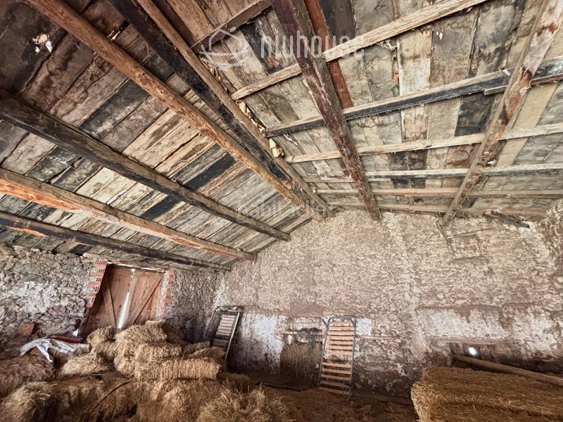 Foto c91efd55-c965-462d-8ab7-05ee15b1b242. Masia a Montellà i Martinet