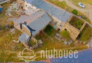 Casa  N/a. Casa a reformar, amb espectaculars vistes al vilar d'urtx