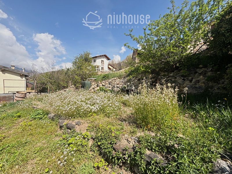 Foto b673023f-b9f2-41e5-b5f6-158cb5bc3cda. Terreny residencial a Enveitg