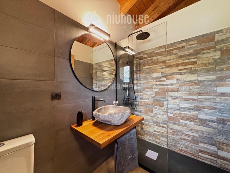 Foto f190907f-baad-41dd-90db-49e277a74da4. Casa a Enveitg