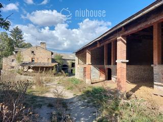 Masia a Carrer unica-sampsor 14. Masia tradicional en una localització excepcional