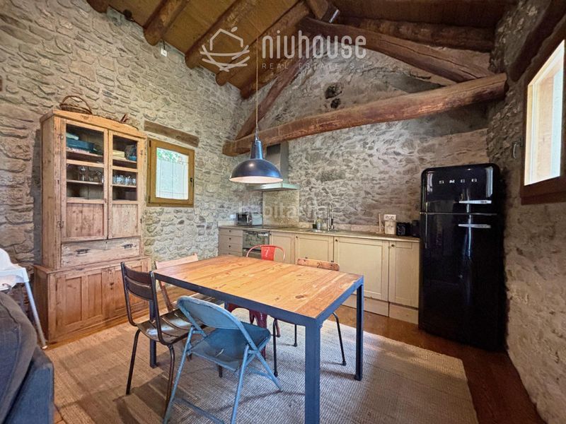 Foto b8b4d735-639a-49f1-b656-4b782277fd08. Maison jumelée dans Dorres