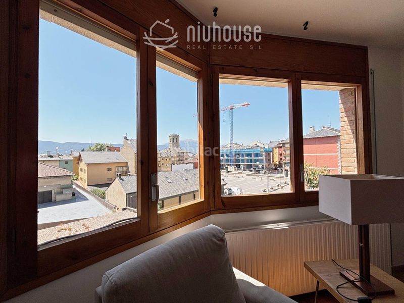 Foto c131c3d7-c87a-464c-868d-f44bde343a9e. Pis amb aparcament a Puigcerdà