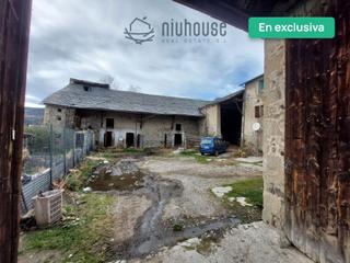 Casa a Puigcerdà. Masia tradicional a enveitg.
