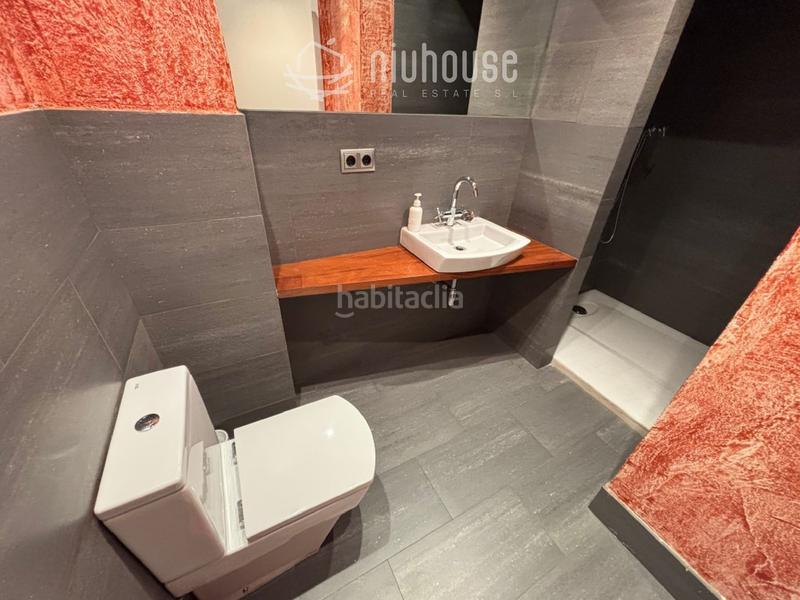 Foto f4b0b405-9f7f-4818-a122-788cf3abcdb5. Local comercial en calle higini de rivera 5 en Puigcerdà