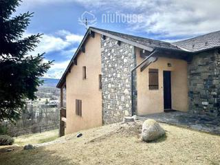 Casa aparellada a Estavar. Casa pareada en estavar