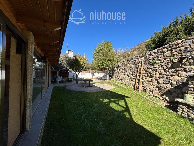 Foto 021215a6-431a-4fb8-b614-7f275dc2c452. Casa adossada amb aparcament a Latour de Carol