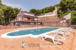 Xalet a Puçol Ciudad. Precioso chalet  puçol! este increíble chalet de 550 m construid