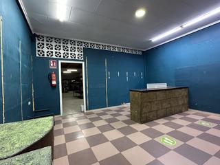 Local Comercial a Centro. Se vende local comercial de 53m construidos mas 75 m2 distribuid