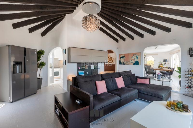 Foto 2c2482e1-9dd2-45c9-9a48-5b03b9db5e1e. Chalet exclusivo chalet con vistas panorámicas al mar en Maryvilla, eenter properties tiene el privilegio de presentar esta magnífica en Calp