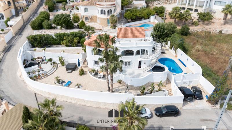 Foto 352204e5-4d0d-4a4c-836a-b6b4e56fb871. Chalet exclusivo chalet con vistas panorámicas al mar en Maryvilla, eenter properties tiene el privilegio de presentar esta magnífica en Calp