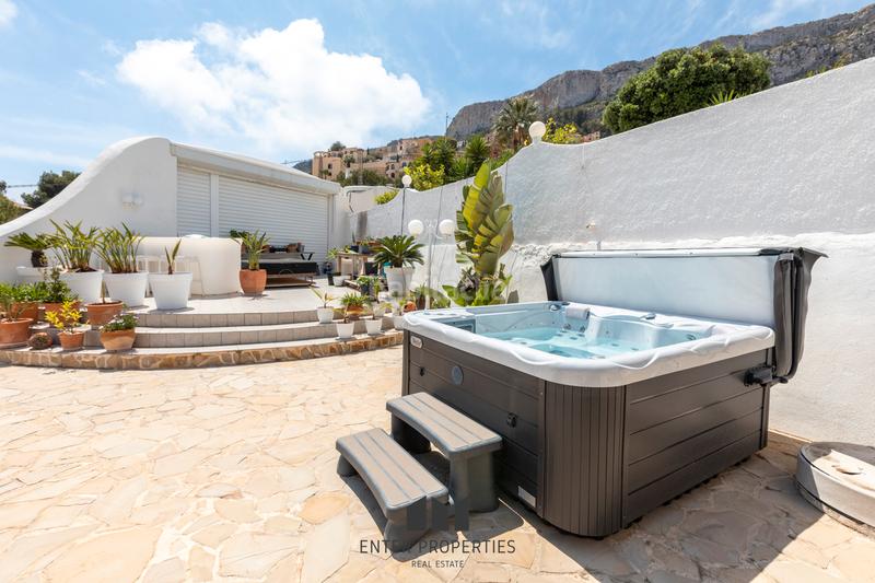 Foto 607b4817-a223-4fc8-9f03-8547970f315a. Chalet exclusivo chalet con vistas panorámicas al mar en Maryvilla, eenter properties tiene el privilegio de presentar esta magnífica en Calp