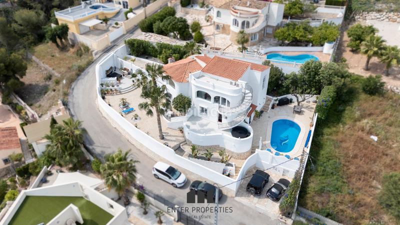 Foto b1cf1600-5063-4939-938a-75ec8a1e8889. Chalet exclusivo chalet con vistas panorámicas al mar en Maryvilla, eenter properties tiene el privilegio de presentar esta magnífica en Calp