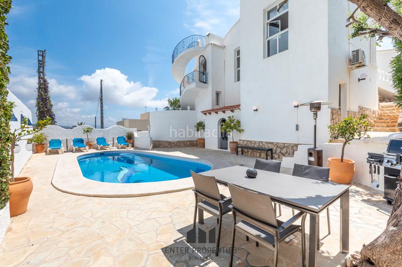 Foto b8a23bac-f90a-495f-9ce7-bec825aa77b8. Chalet exclusivo chalet con vistas panorámicas al mar en Maryvilla, eenter properties tiene el privilegio de presentar esta magnífica en Calp