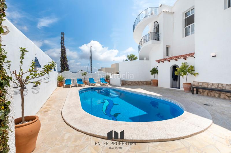 Foto b9d9071d-2c05-4cd4-9eca-92e7010f942f. Chalet exclusivo chalet con vistas panorámicas al mar en Maryvilla, eenter properties tiene el privilegio de presentar esta magnífica en Calp