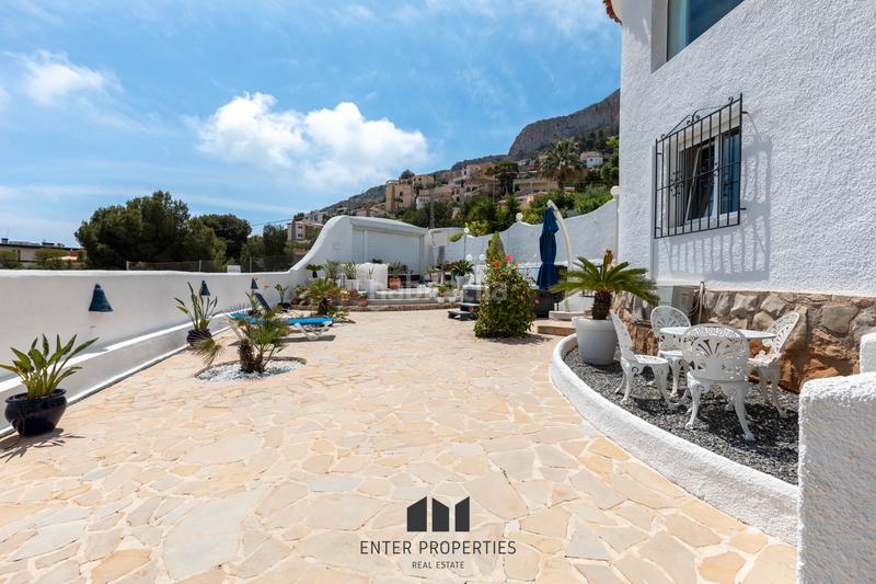 Foto c56dfa42-4f93-4fbf-a8e3-b861c3df4a1d. Chalet exclusivo chalet con vistas panorámicas al mar en Maryvilla, eenter properties tiene el privilegio de presentar esta magnífica en Calp
