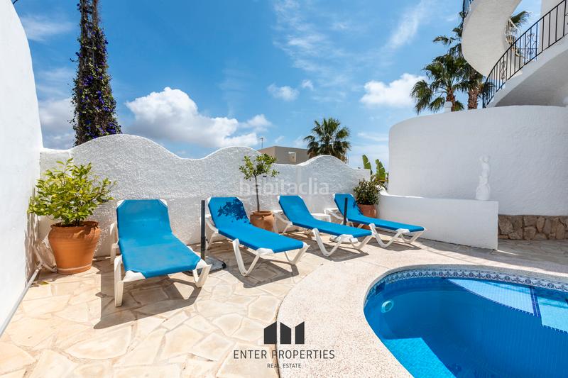 Foto c87773bb-d3a8-44c9-a658-dc23e92361f9. Chalet exclusivo chalet con vistas panorámicas al mar en Maryvilla, eenter properties tiene el privilegio de presentar esta magnífica en Calp
