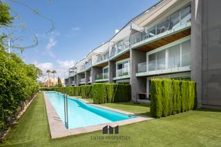 Pis a Montañar-El Arenal. Exclusivo dúplex de 3 plantas con solárium en estrasburgo suites