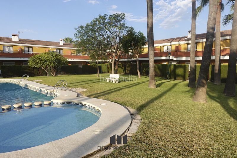 Foto e82c913e-c25a-41ba-9632-7dfa502f7b61. Casa adossada amb piscina a Poblets (els)