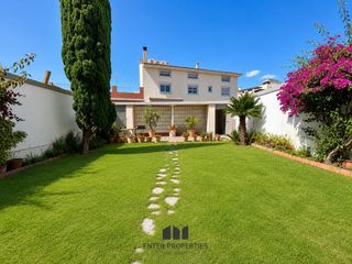 Chalet in Centro. Elegancia, amplitud y exclusividad en el corazón de béterahay ca