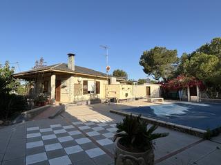 Xalet a Camí de Paterna-Lloma del Calderer. Ocasión! chalet independiente para reformar en la urbanización v
