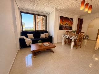 Appartamento in Centro. Presentamos este acogedor y luminoso piso de 82 m construidos 72