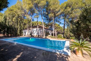 Haus in Monteamor-La Carrasca-El Peucal. Increible mansión en náquera!esta impresionante mansión de 380m2