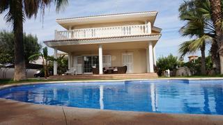 Chalet en Montealegre. Increible chalet de lujo con piscina en leliana!al ver esta vivi