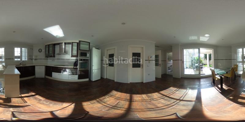 Foto 44a2efb7-593f-44f2-bbc8-1ff4be07b797. Chalet increible chalet de lujo con piscina en leliana!al ver esta vivienda te vas a enamorar tan solo viendo la entrada.nada más llegar en Eliana (l´)