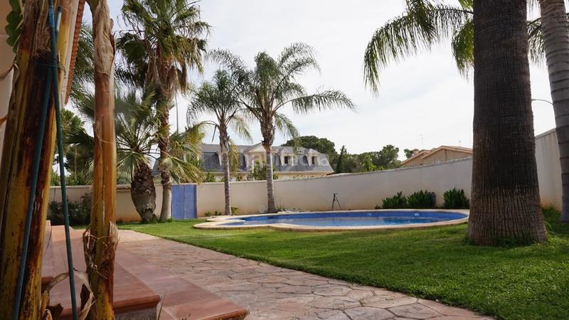 Foto 4f191105-3ab9-42d2-bfda-c05f6a50c114. Chalet increible chalet de lujo con piscina en leliana!al ver esta vivienda te vas a enamorar tan solo viendo la entrada.nada más llegar en Eliana (l´)