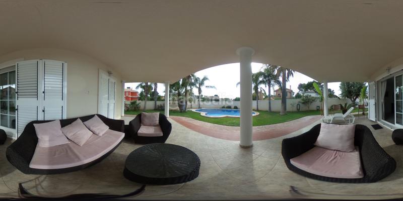 Foto 56359556-2455-4dc4-8bc2-9533bd96ccca. Chalet increible chalet de lujo con piscina en leliana!al ver esta vivienda te vas a enamorar tan solo viendo la entrada.nada más llegar en Eliana (l´)