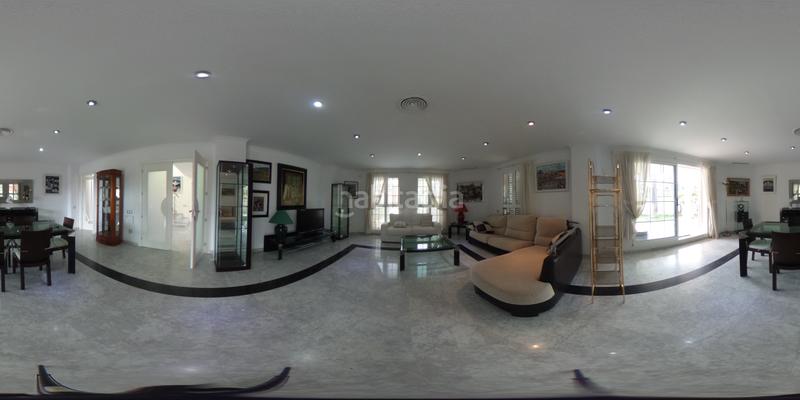 Foto 5701e5ca-6f94-4f80-b53f-b1add2cd7c76. Chalet increible chalet de lujo con piscina en leliana!al ver esta vivienda te vas a enamorar tan solo viendo la entrada.nada más llegar en Eliana (l´)