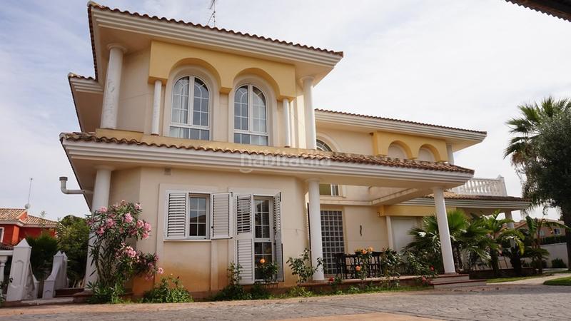 Foto 72bcdf53-6633-4204-a906-c9b93ba5b103. Chalet increible chalet de lujo con piscina en leliana!al ver esta vivienda te vas a enamorar tan solo viendo la entrada.nada más llegar en Eliana (l´)