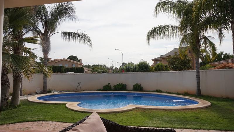 Foto 77d6b6d5-0b88-4f26-a1cc-9f2d5890ab42. Chalet increible chalet de lujo con piscina en leliana!al ver esta vivienda te vas a enamorar tan solo viendo la entrada.nada más llegar en Eliana (l´)