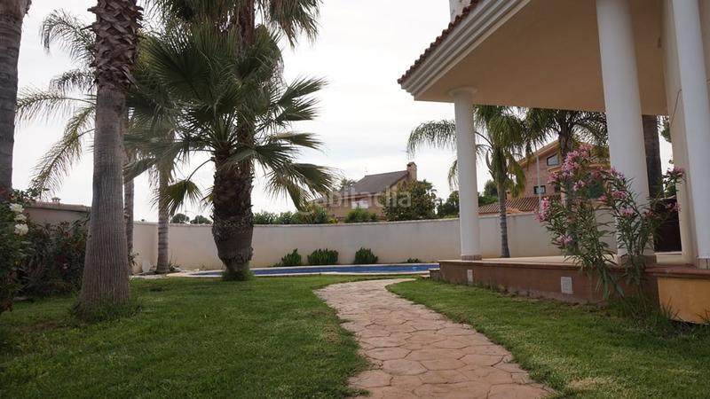 Foto d6d00c4c-2671-45e9-aa64-8a76c2f7449b. Chalet increible chalet de lujo con piscina en leliana!al ver esta vivienda te vas a enamorar tan solo viendo la entrada.nada más llegar en Eliana (l´)