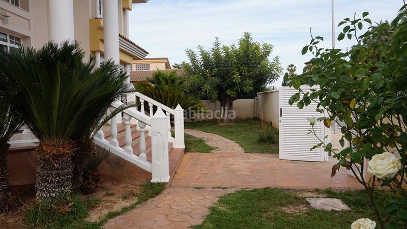 Foto f9c1a1fe-a5ac-4050-afab-1f8d0d31aa28. Chalet increible chalet de lujo con piscina en leliana!al ver esta vivienda te vas a enamorar tan solo viendo la entrada.nada más llegar en Eliana (l´)