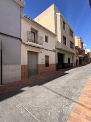 Masia en Ncleo Urbano. Casa de pueblo con patio para reformar  en  la pobla de vallbona