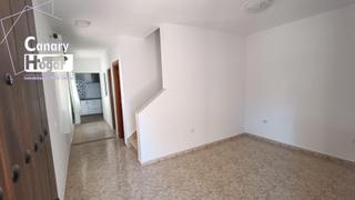 Xalet a Las Rosas. Casa adosada en venta  totalmente reformada en las rosas las gal