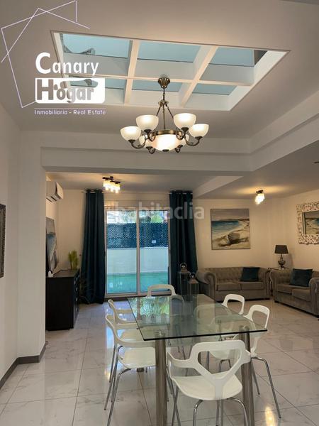 Foto 08b59c2f-9b23-4291-8889-bf999c392999. Casa a schiera con parcheggio piscina in Playa Fañabé Alto Adeje