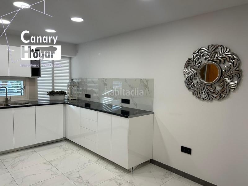 Foto 2194c53f-6ce4-4f50-a1da-2330ed0b73a9. Casa a schiera con parcheggio piscina in Playa Fañabé Alto Adeje