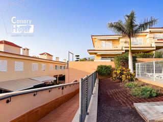 Xalet a Puerto de Santiago. Villa moderna en puerto santiago los gigantes