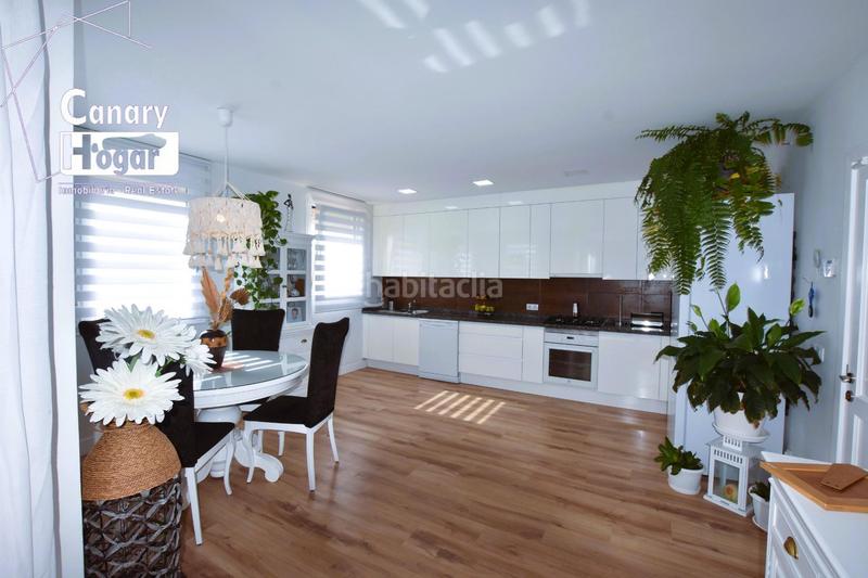 Foto 37d2f0c8-9233-4cca-bdb0-2b8ff241e4f0. Ático se vende atico duplex de esquina reformado en complejo el barranco amarilla golf con vistas al mar en San Miguel de Abona