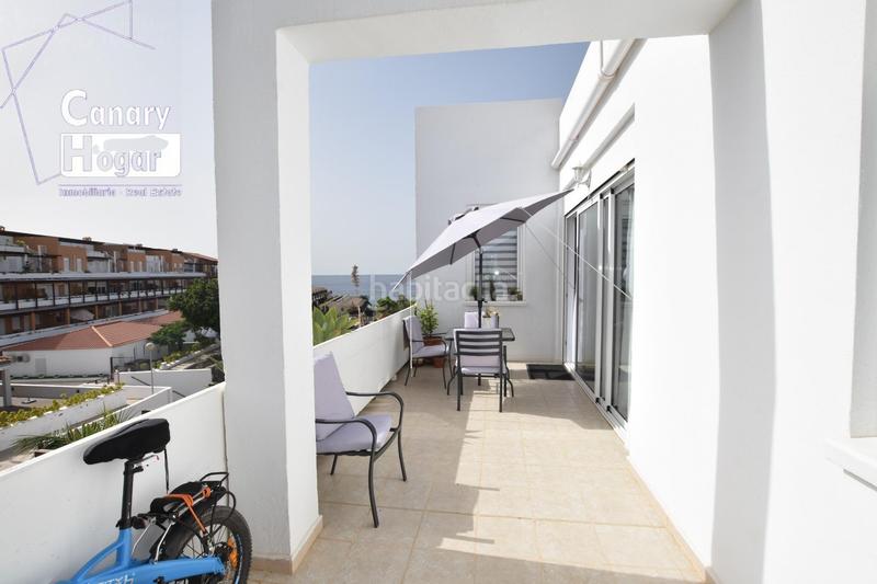 Foto 9ba94fa2-ed39-4a91-b6a2-5cf55d3fce69. Ático se vende atico duplex de esquina reformado en complejo el barranco amarilla golf con vistas al mar en San Miguel de Abona