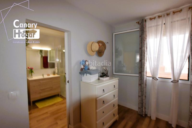 Foto c1dbe09e-c23d-466a-b6b2-f34695430cee. Ático se vende atico duplex de esquina reformado en complejo el barranco amarilla golf con vistas al mar en San Miguel de Abona