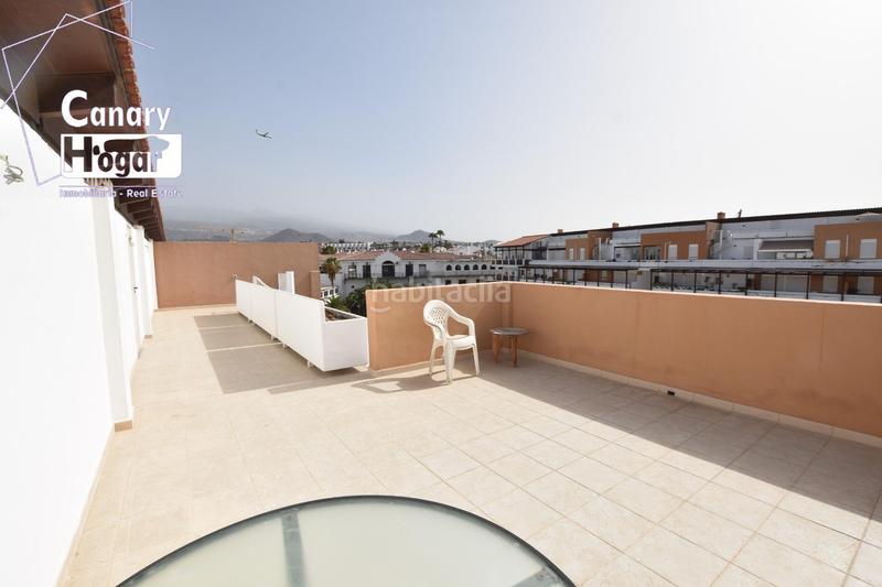 Foto e2688ae7-0303-4121-9a4e-25e8bbc2a74d. Ático se vende atico duplex de esquina reformado en complejo el barranco amarilla golf con vistas al mar en San Miguel de Abona